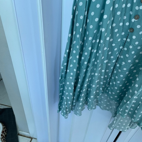 Broave m Green pokey that dress super cute fresh material - Picture 3 of 4